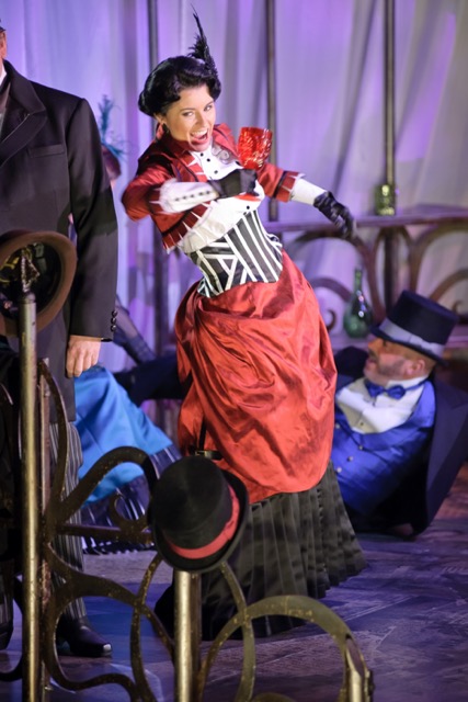 Flora in La Traviata © Albert Comper